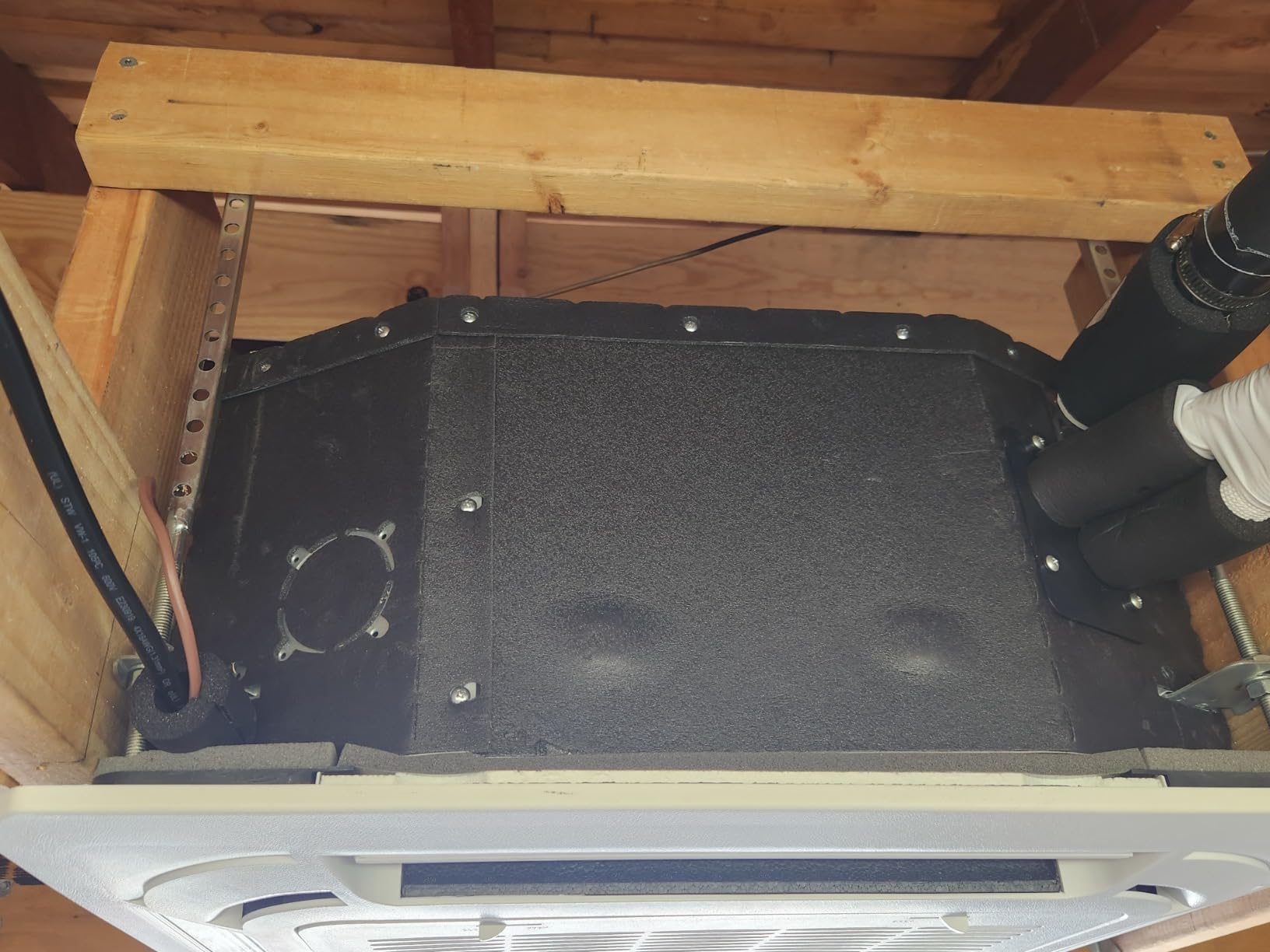 Cooper & Hunter 18,000 BTU 230V Ceiling Cassette Mini Split, 20.7 SEER2 customer photo 1