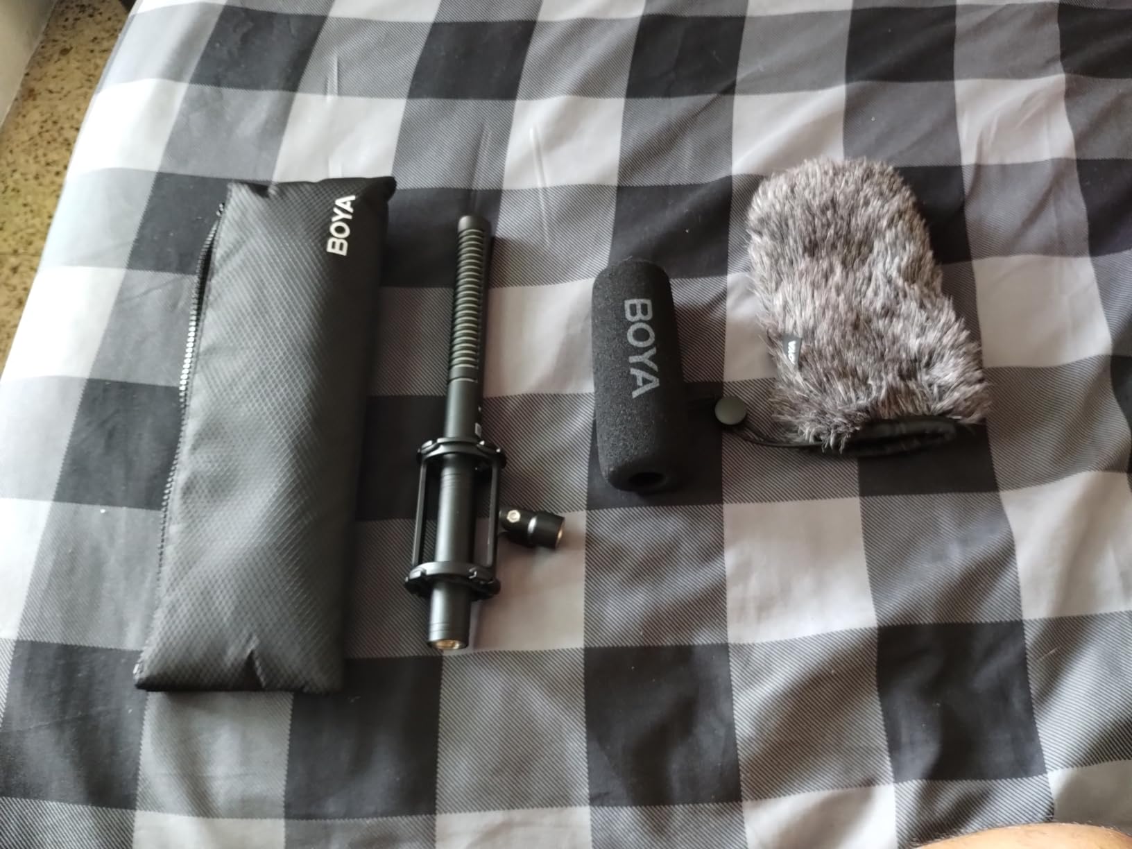 BOYA XLR Microphone BY-BM6060 Super-Cardioid Shotgun Condenser Microphone with 24 48V Phantom Power for Camera Film Interview ENG/EFP Outdoor Recording customer photo 2