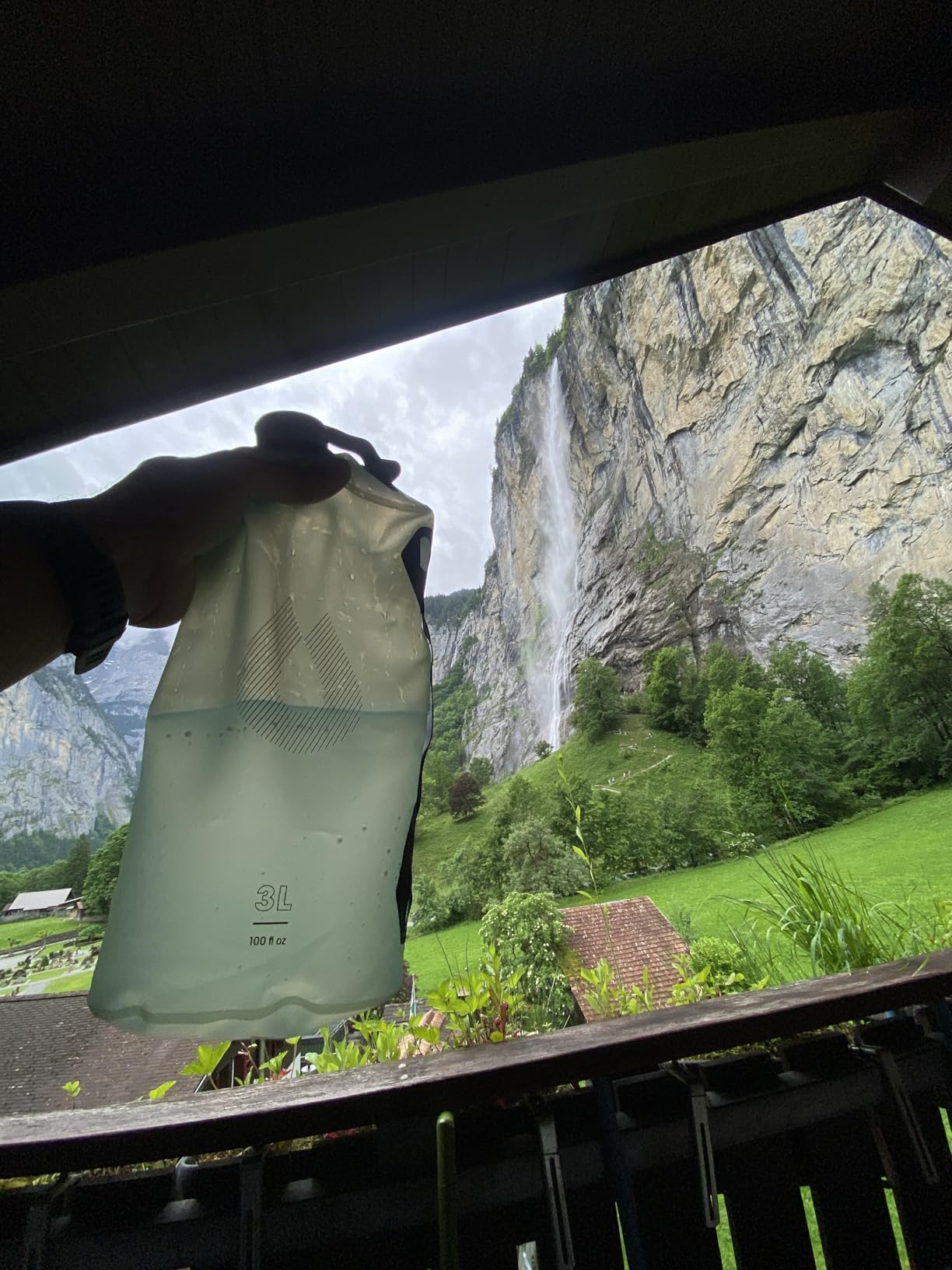 HydraPak Seeker Collapsible Camping Water Storage (2L, Mammoth Grey) customer photo 2