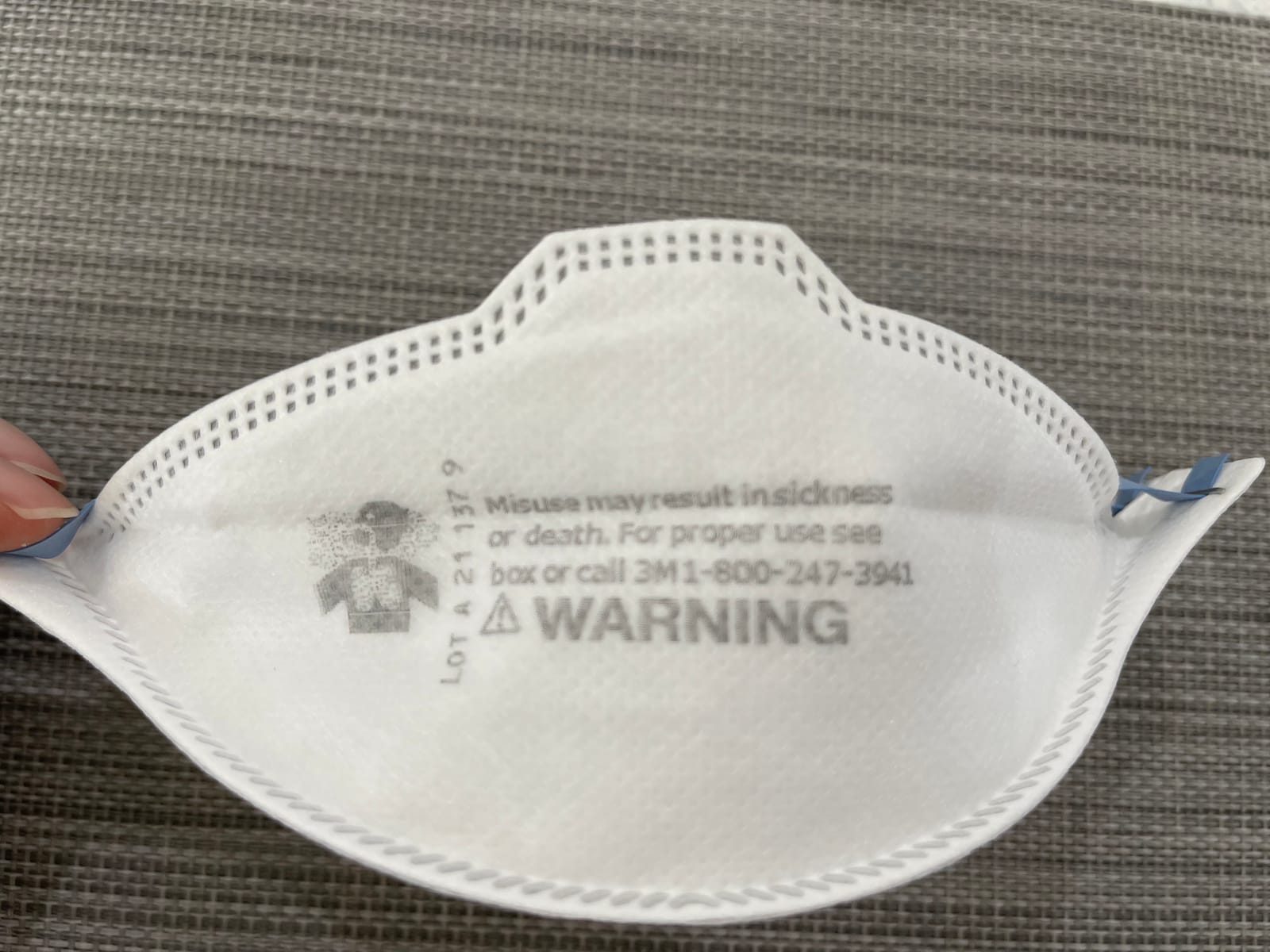 3M Aura Particulate Respirator 9205+, N95 Disposable Respirator, Use For Sanding, Sawing, Yard Work, Dusting, Mowing, Raking, Curved, Low-profile, 3-panel Design for Easy Facial Movements, 10pk customer photo 1