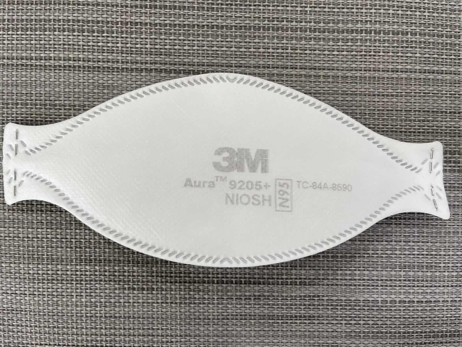 3M Aura Particulate Respirator 9205+, N95 Disposable Respirator, Use For Sanding, Sawing, Yard Work, Dusting, Mowing, Raking, Curved, Low-profile, 3-panel Design for Easy Facial Movements, 10pk customer photo 2