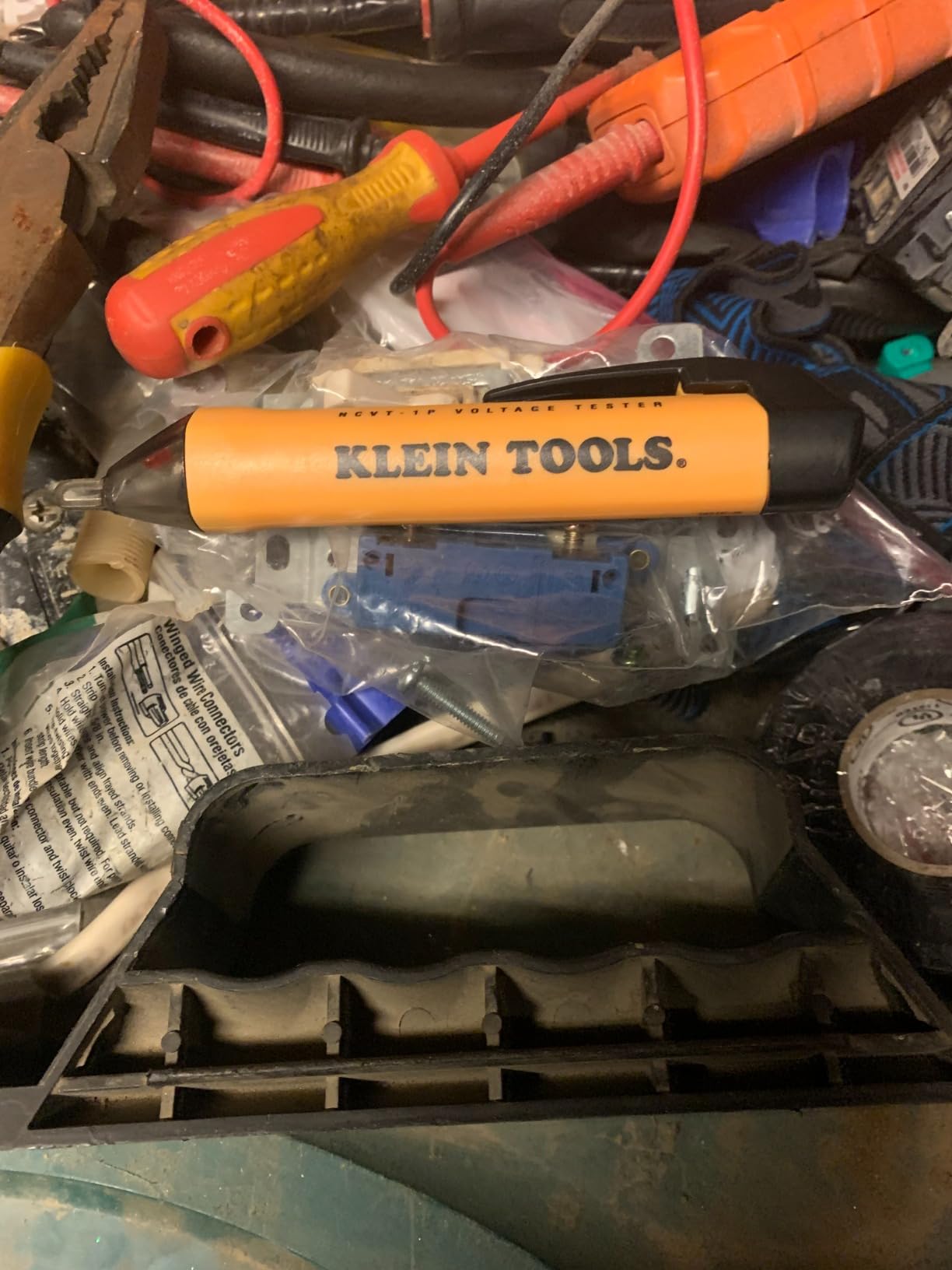 Klein Tools NCVT1P Voltage Tester, Non-Contact Low Voltage Tester Pen, 50V to 1000V AC, Audible and Flashing LED Alarms, Pocket Clip customer photo 2