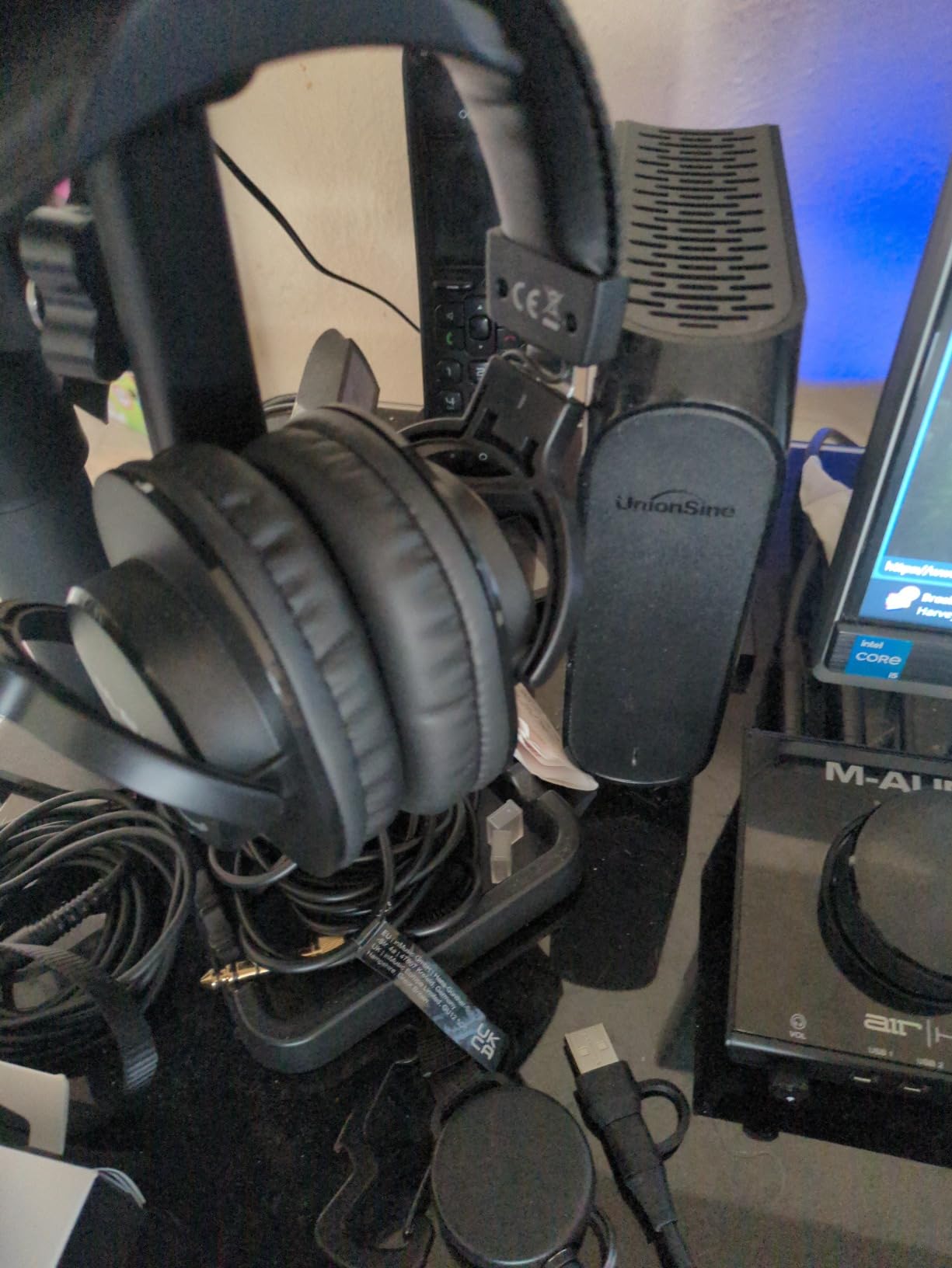 M-AUDIO HDH40 Closed-Back Over-Ear Headphones customer photo 1