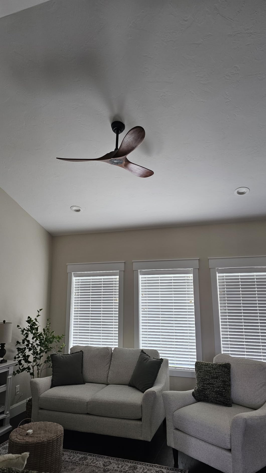 Sofucor 52 Inch Solid Wood Ceiling Fans With Lights, Low Profile Ceiling Fan with Light and Remote, Reversible Quiet DC Motor, Indoor/Outdoor 3 Blade Ceiling Fan Light for Bedroom Farmhouse Patio customer photo 1
