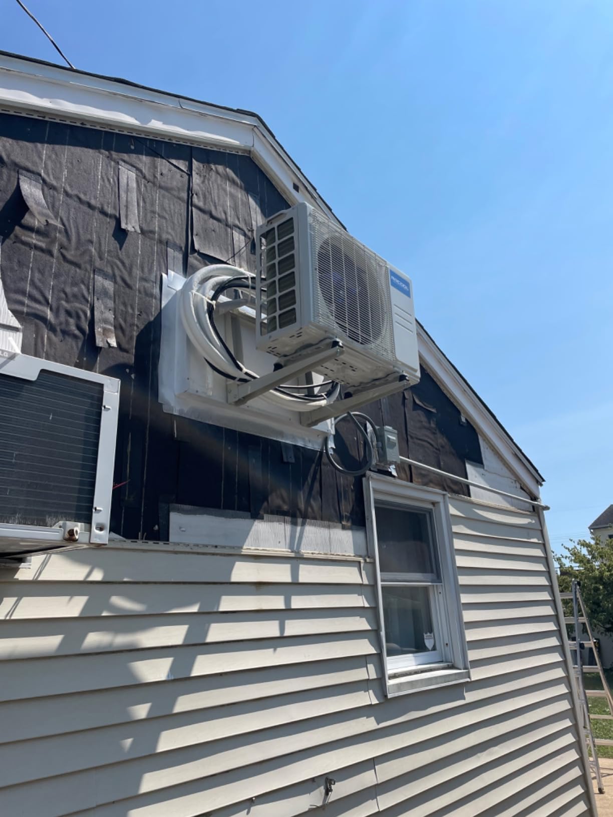 MRCOOL 18000 BTU Ductless Inverter Mini Split Air Conditioner & Heat Pump customer photo 1
