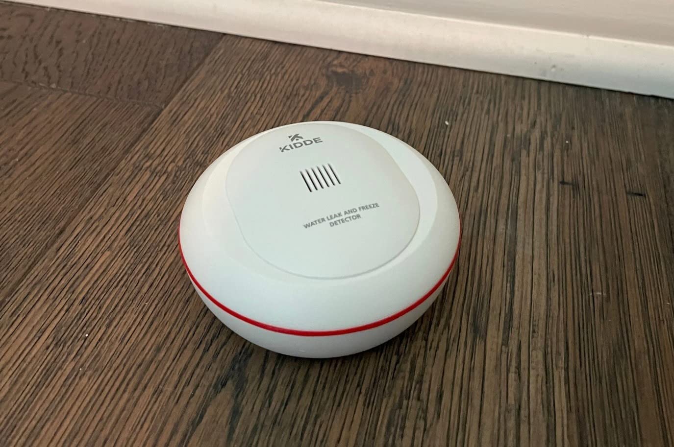Kidde WiFi Water Leak Detector & Freeze Alarm, Alexa Device, Smart Leak Detector for Homes with App Alerts,White customer photo 2