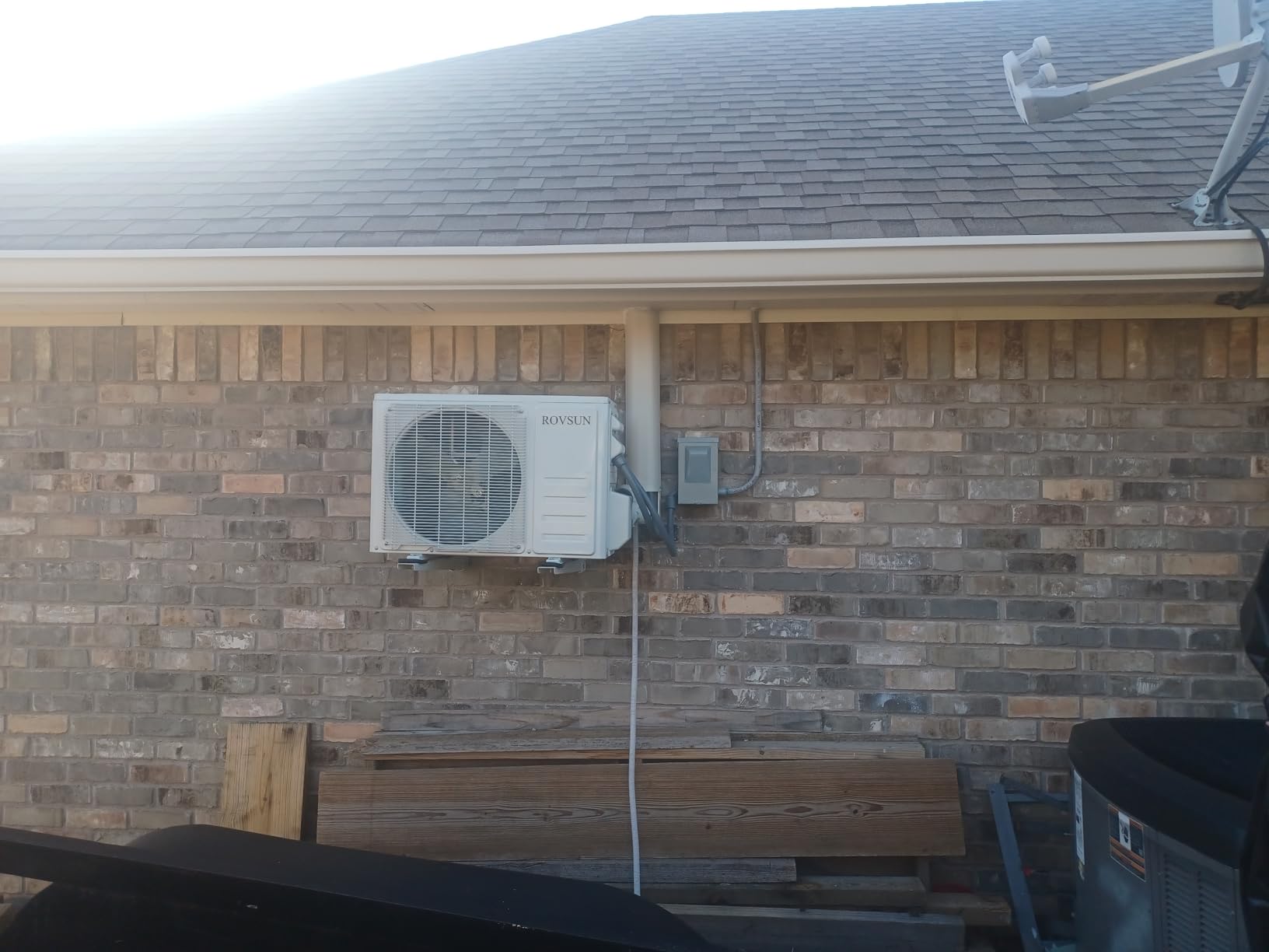 ROVSUN 12000 BTU Wifi Enabled Mini Split Air Conditioner & Heater with Inverter, 20 SEER2 Energy Saving 230V Ductless Split AC Unit with Pre-Charged Condenser, Heat Pump & Installation Kit customer photo 2