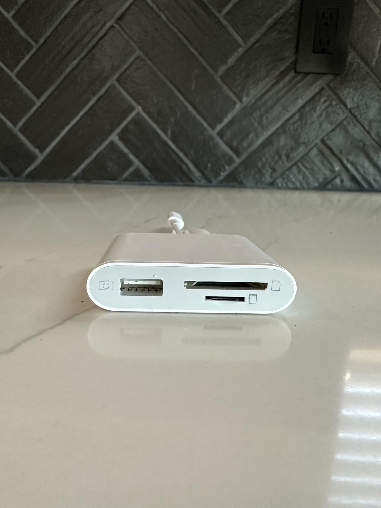 SZHAIYIJIN SD Card Reader for iPhone, Memory Card Reader with USB Camera Adapter Plug and Play Trail Game Camera Viewer Supports SD and TF Card MicroSD Card Adapter for iPad No App Required customer photo 1
