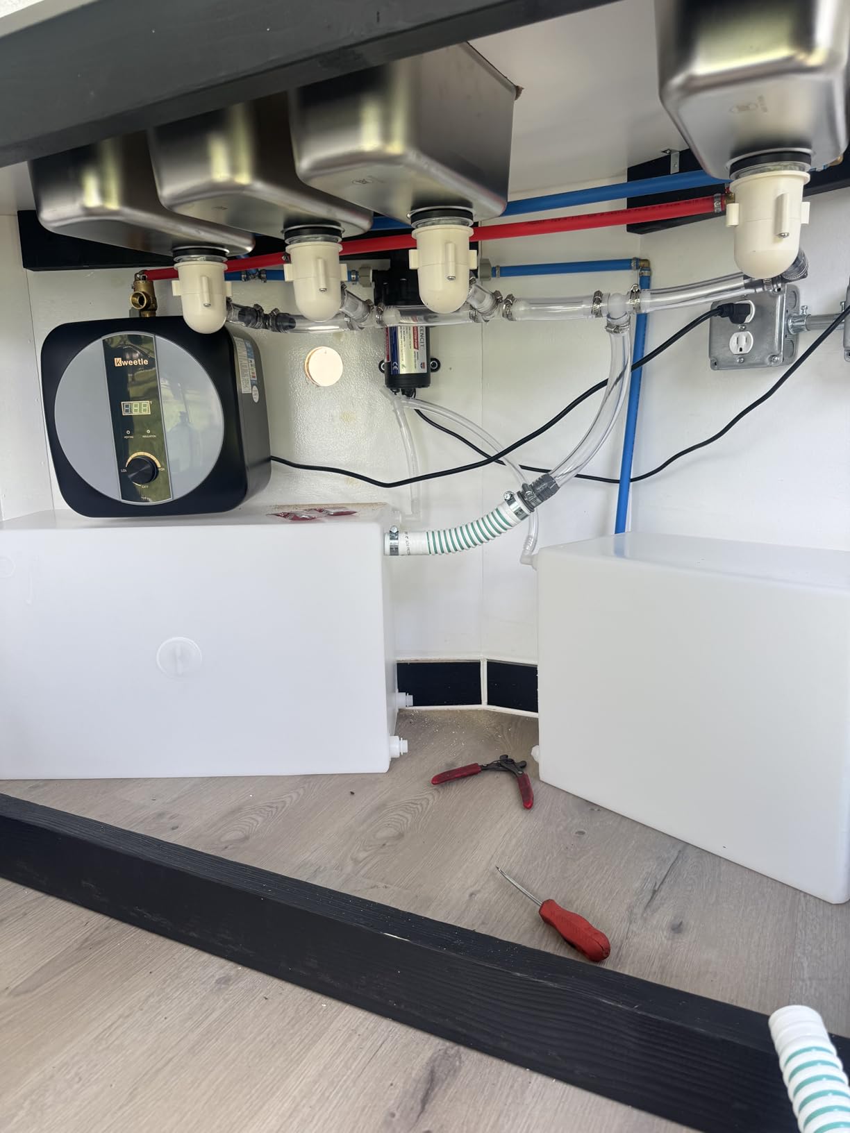 T33 Automatic On-Demand Diaphragm Pump 115Vac, 4.0GPM, 45PSI, Industrial Water Pressure Pump for Kitchen, Bathroom, RV, Marine Yacht, Caravan, Garden customer photo 1