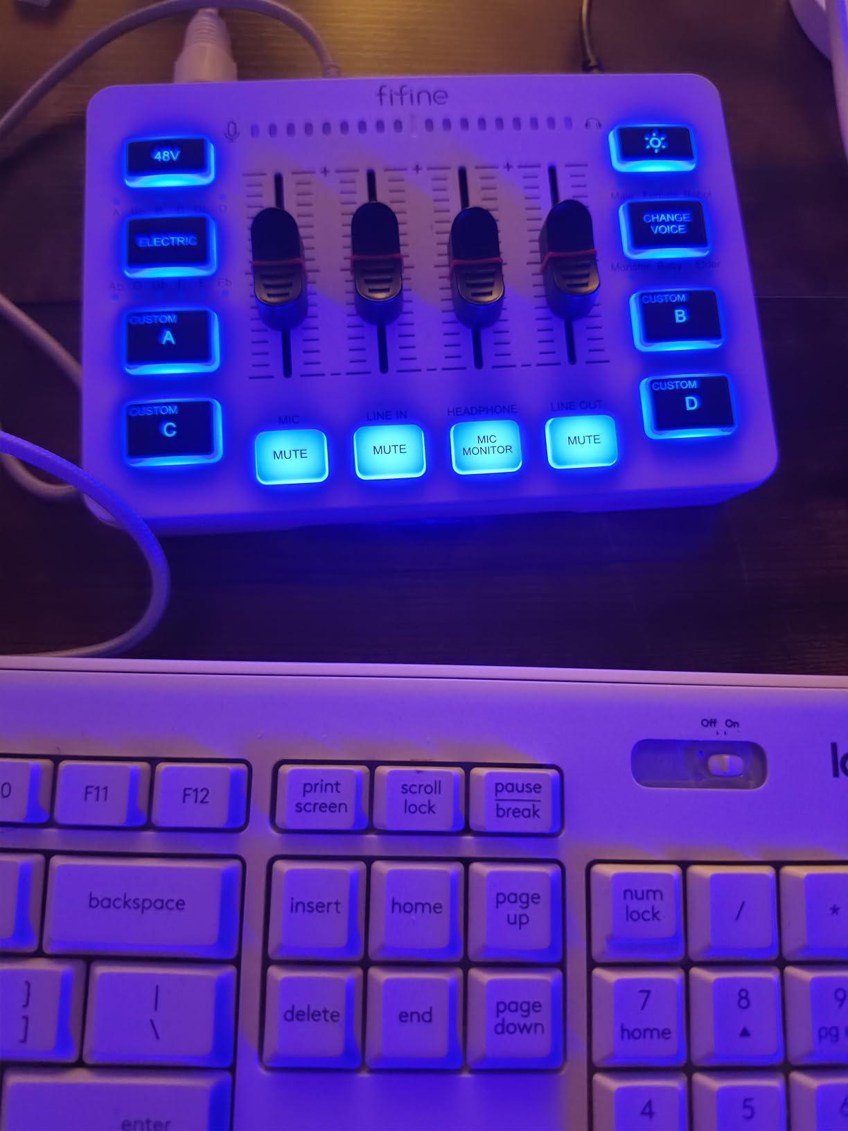 FIFINE Ampligame SC3 Gaming Audio Mixer with Indi-Fader and Volume Control customer photo 1