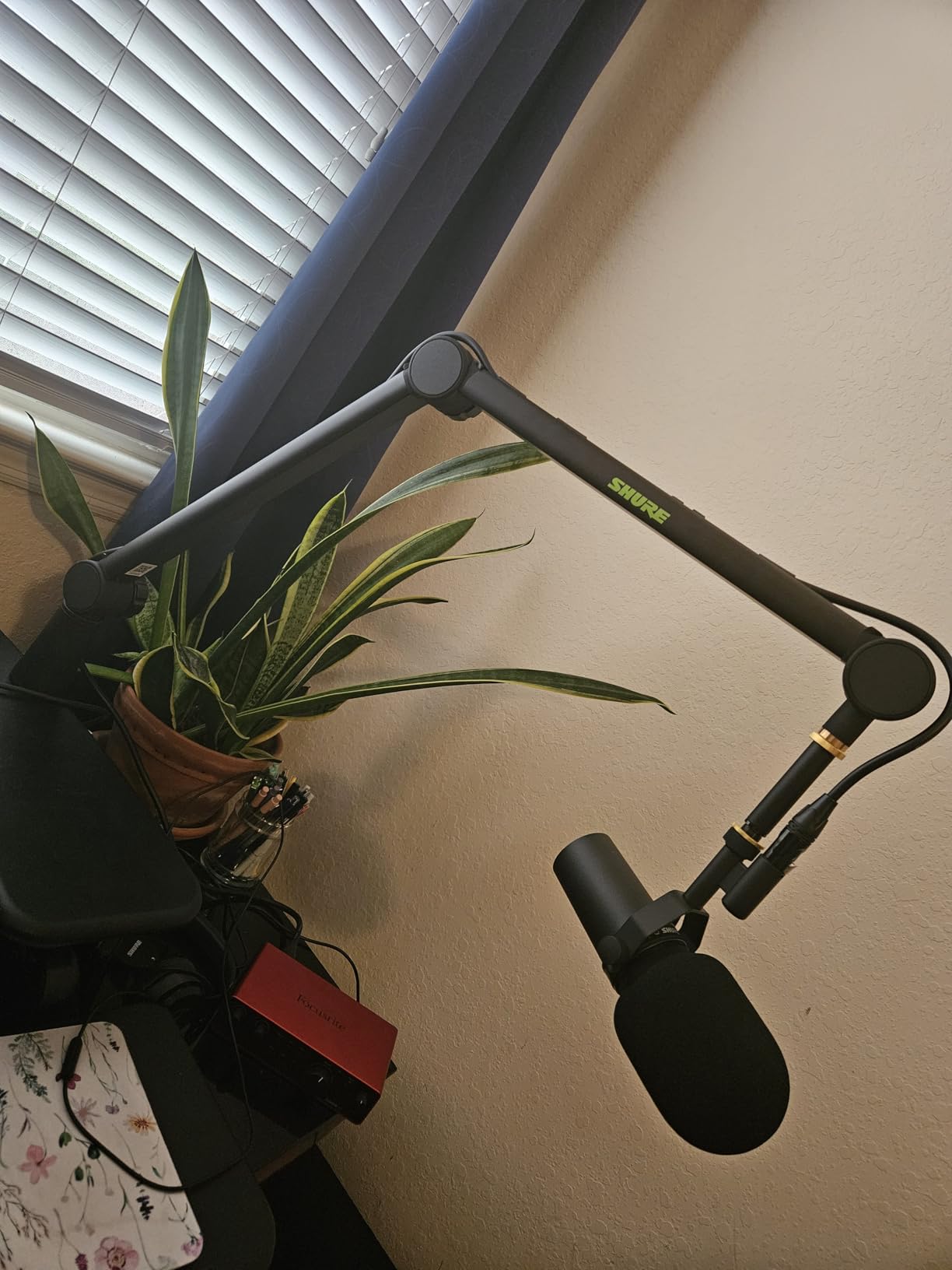 Shure by Gator Deluxe Broadcast Desktop Mic Boom Arm (SH-BROADCAST1) customer photo 2