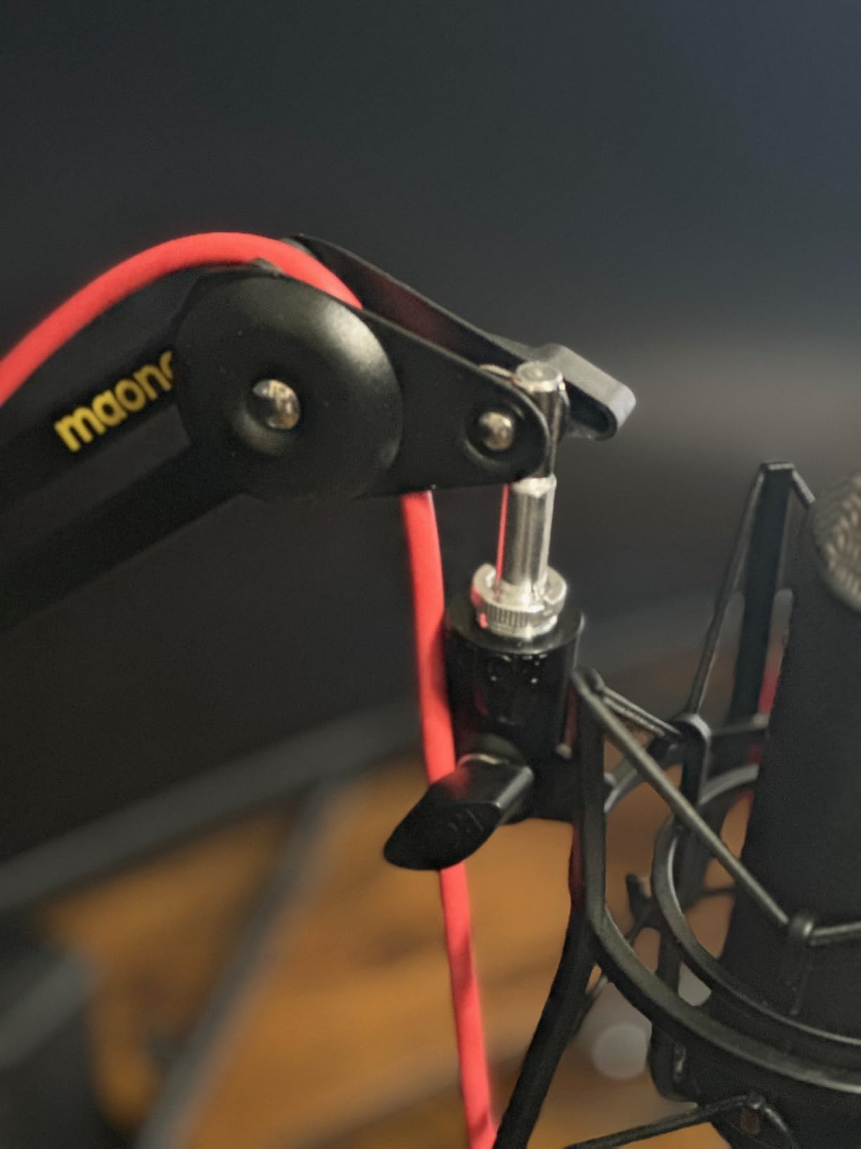 MAONO BA37 Microphone Boom Arm, Heavy Duty Adjustable Metal Desk Stand customer photo 2