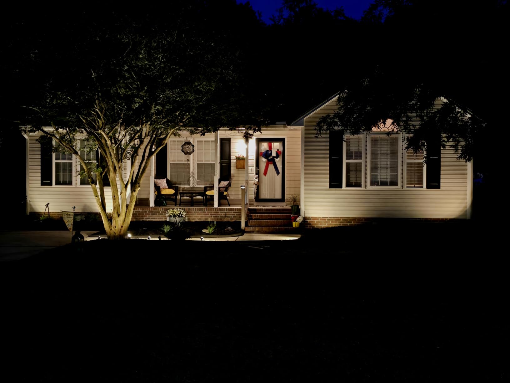ZUCKEO All-in-One Low Voltage Landscape Lighting Kit, 5W LED Landscape Lights with Transformer, 120FT Wire and Connectors, Waterproof Outdoor Spotlight for Yard Garden House, 3000K 12V-24V, 12Pack customer photo 1