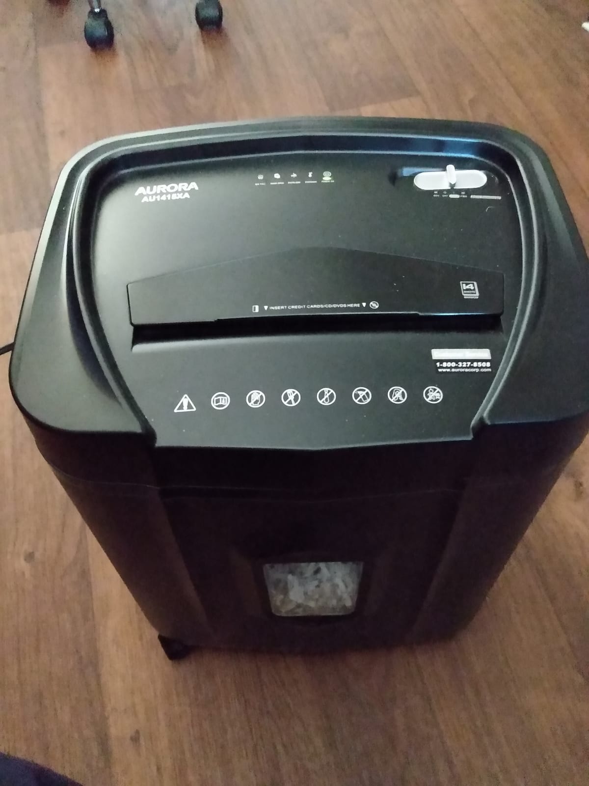 Aurora AU890XA 8-Sheet Crosscut Paper and Credit Card Shredder with Wastebasket customer photo 1