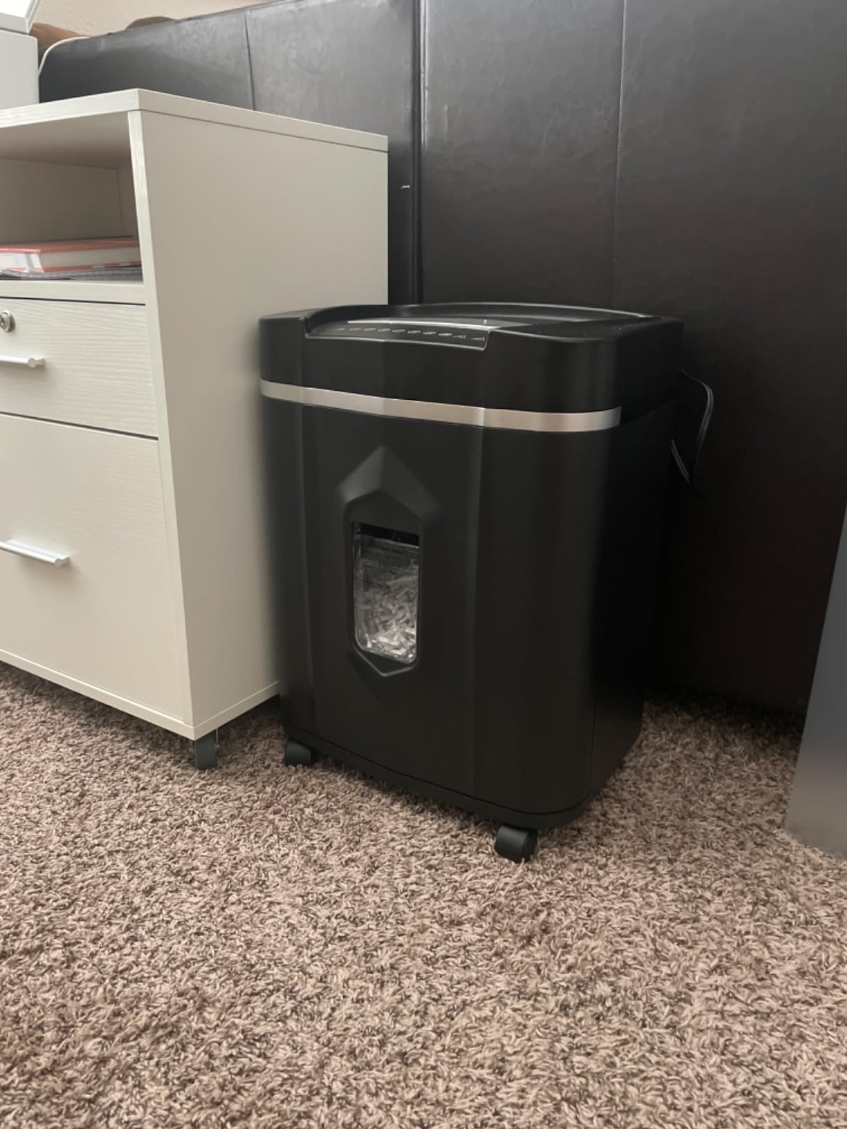 Aurora AU890XA 8-Sheet Crosscut Paper and Credit Card Shredder with Wastebasket customer photo 2