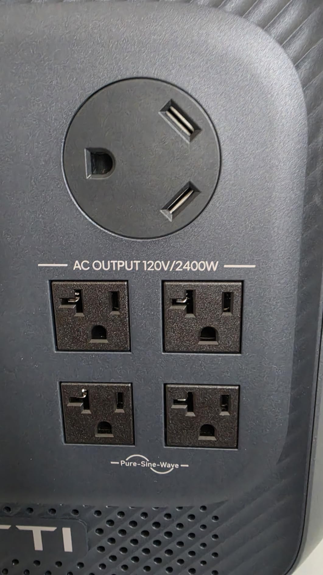 BLUETTI Elite 300 Portable Power Station with AC Cable 3014.4Wh 2400W LFP customer photo 1