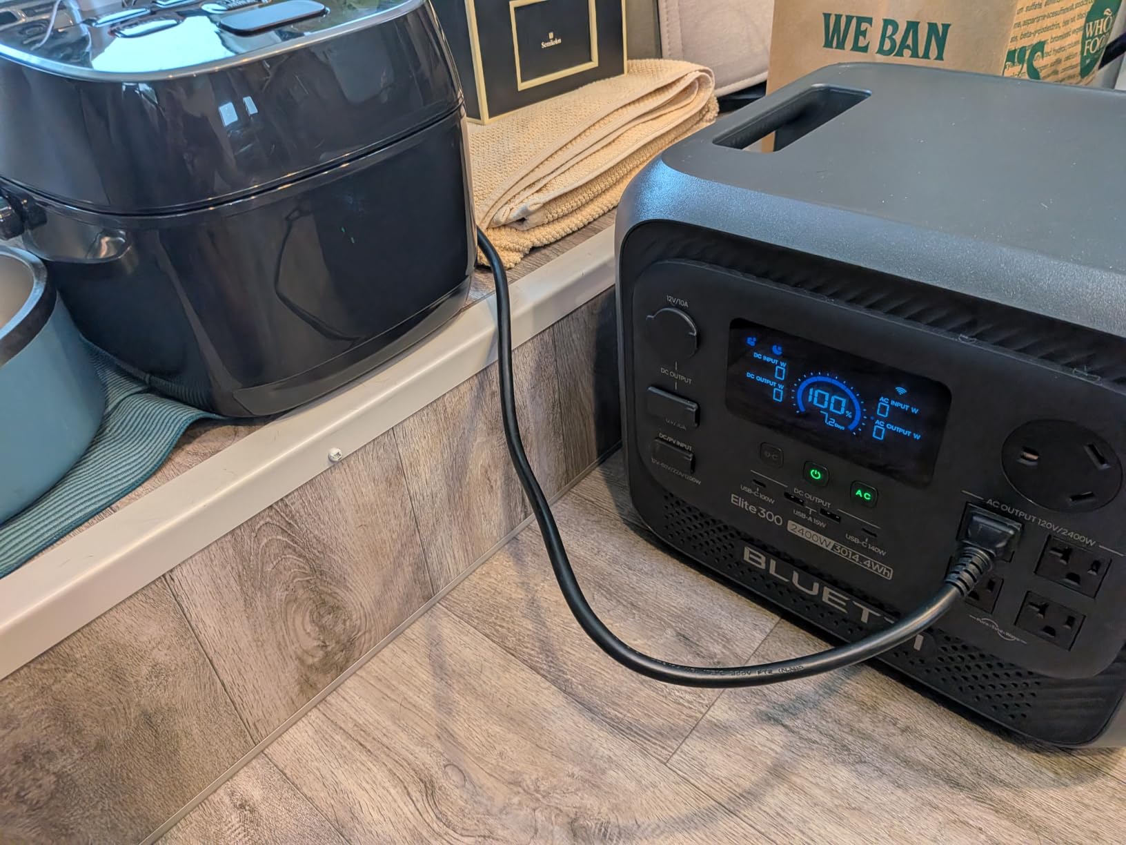 BLUETTI Elite 300 Portable Power Station with AC Cable 3014.4Wh 2400W LFP customer photo 2