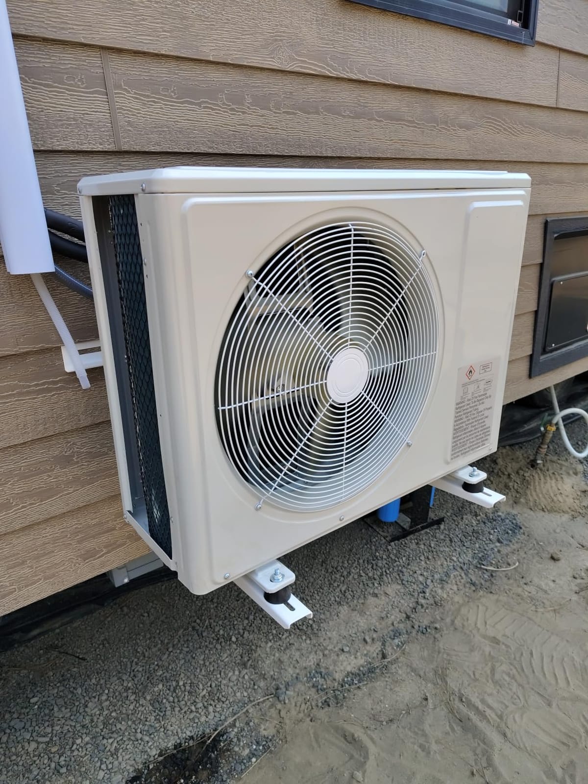 Mountman 24000 BTU Mini Split AC/Heating System,19 SEER2 208/230V Energy Efficient Ductless Inverter System,Cools Up to 1500 Sq.Ft with Pre-Charged Condenser,Heat Pump & Installation Kits customer photo 2